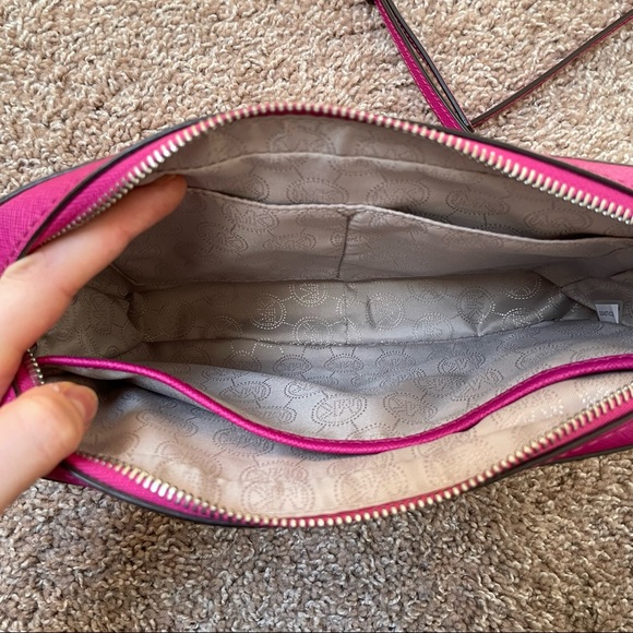 SOLD 💕 MK Jet Set Crossbody Purse - Picture 10 of 11